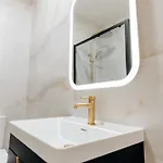 Eden Quay Private אורחן