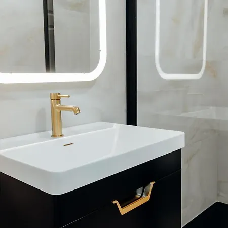 بيت ريفي Eden Quay Private 2*